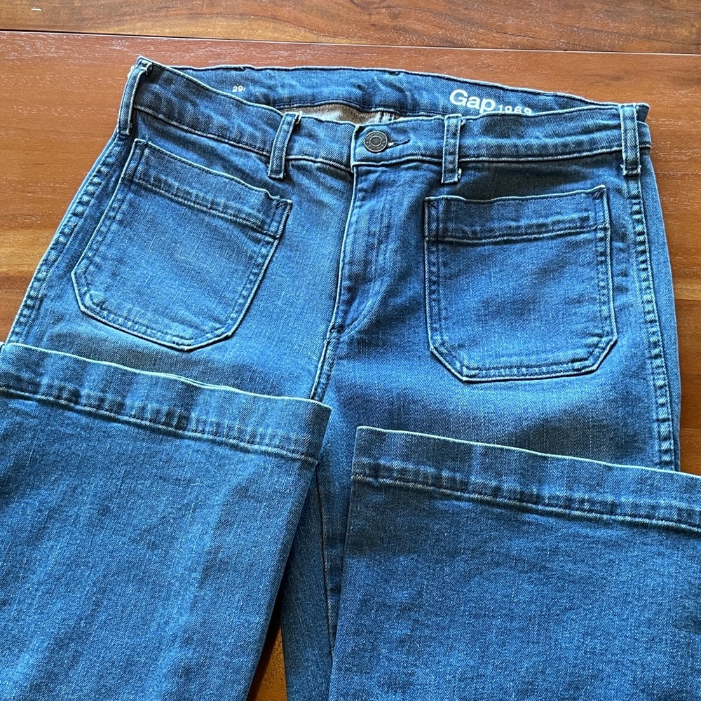 NWOT GAP High Rise 70’s Flare Women’s Jeans 29r / 8